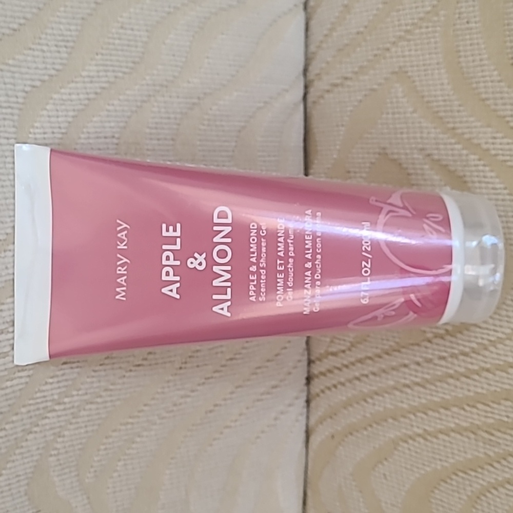 Mary Kay Apple and Almond Scented Shower Gel